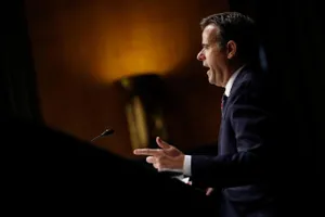 Nội các ông Trump: Lộ diện giám đốc CIA, một tỉ phú rút khỏi Bộ Hiệu suất…