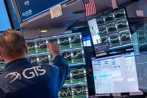 Vụ thuế đối ứng: Chứng khoán Mỹ, giá dầu và USD tiếp tục đà giảm