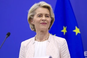 EU hoãn áp thuế đối ứng trả đũa Mỹ trong 90 ngày