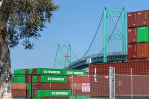 California trở thành nền kinh tế lớn thứ tư thế giới