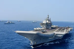 Ấn Độ điều tàu sân bay, tàu ngầm tới gần Pakistan sau vụ tấn công khủng bố vùng Kashmir