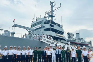 Chùm ảnh: Tàu Hải quân Ấn Độ INS DARSHAK thăm TP.HCM