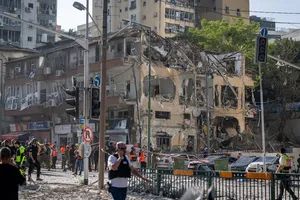 Xung đột Israel-Iran: Tehran liên tục nã tên lửa; Có tin ông Trump đã duyệt kế hoạch tấn công Iran