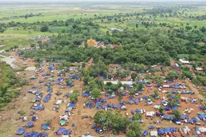 Chùm ảnh: Dân biên giới Campuchia-Thái Lan sơ tán vì giao tranh