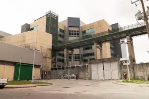 Nhà tù thả nhầm nghi phạm, phải phát lệnh truy nã bắt lại