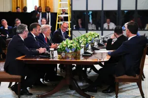 ẢNH-VIDEO: Thượng đỉnh giữa ông Trump, ông Zelensky và lãnh đạo châu Âu