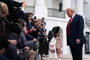 Ông Trump bất ngờ về việc thủ tướng Nhật từ chức