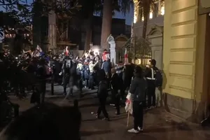 VIDEO: Biểu tình ở Georgia leo thang, đám đông xông vào dinh tổng thống