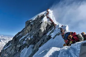 Cứu được 350 trong gần 1.000 người bị kẹt ở Everest do bão tuyết bất ngờ