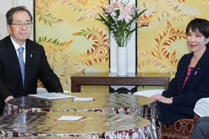 Liên minh cầm quyền tan rã, cơ hội thủ tướng Nhật của bà Takaichi bị lung lay