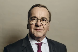 Bộ trưởng Quốc phòng Đức nêu quan điểm về nguy cơ Nga tấn công NATO