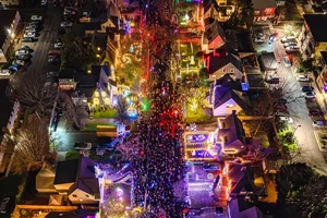 Chùm ảnh: Rộn ràng Giáng sinh khắp Mỹ và châu Âu