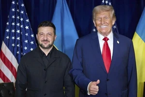 Sắp có thượng đỉnh Trump-Zelensky tại Florida; Nga-Mỹ điện đàm
