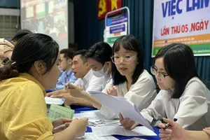 Số người nộp hồ sơ hưởng trợ cấp thất nghiệp online tăng