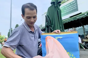 Doanh nghiệp hỗ trợ vé xe cho người lao động trở lại làm việc sau Tết