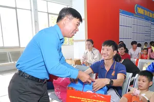 'Không vì sắp xếp sáp nhập mà dừng các hoạt động công đoàn'