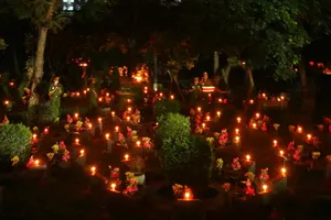 Thắp hàng ngàn ngọn nến tri ân các anh hùng liệt sĩ