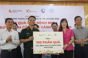 Trao 1.000 phần quà cho bệnh nhi và thân nhân của người hiến tạng