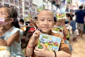 Trung thu về bên xóm trọ bệnh nhi ung thư 