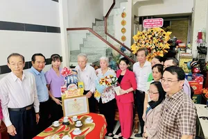 TP.HCM đề xuất mức chi quà tặng chúc thọ, mừng thọ người cao tuổi 