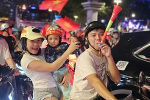 VIDEO: Cờ đỏ sao vàng rợp trung tâm TP.HCM mừng U22 Việt Nam giành huy chương vàng SEA Games 33