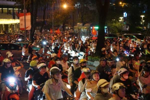 TP.HCM: Biển người đổ ra đường mừng U22 Việt Nam giành huy chương vàng SEA Games 33