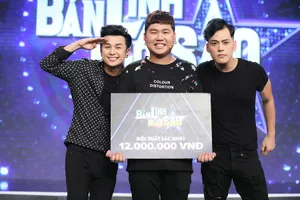 Tôn Tuấn Kiệt và Ngọc Luân hốt hoảng khi thấy lươn sống