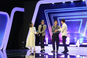 BB Trần tặng 5 triệu đồng cho nghệ sĩ cải lương Minh Hòa