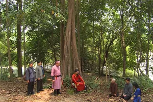 Đào phu nhân 'mua đứt' quan huyện, Thu Hạnh may mắn gặp quan khâm sai