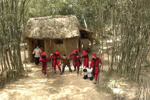 Bà Lệ tìm cách cứu chồng trong vô vọng khi phải đối đầu với tên Tô Hoàng gian ác