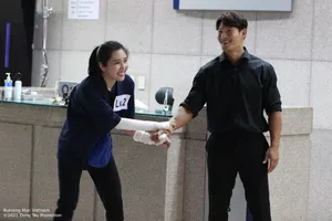 Các thành viên Running Man Vietnam 'đại chiến' Kim Jong Kook