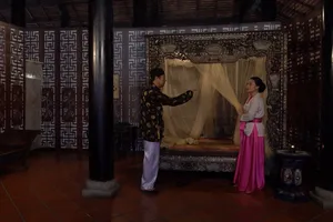 Bà Mót hóa điên vì không trả được thù, bị Nguyễn thượng thư giam lỏng trong nhà