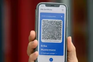 Cảnh sát Ý phá vỡ âm mưu bán chứng chỉ COVID-19 giả trên dark web. Ảnh: REUTERS