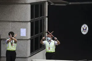 Nhân viên LSQ Mỹ tại Hong Kong tái nhiễm COVID-19 sau 6 tháng. Ảnh: SCMP