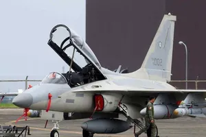 Máy bay chiến đấu FA-50 tại Căn cứ Không quân Clark, phía bắc Manila, Philippines hồi tháng 7-2017. Ảnh: REUTERS