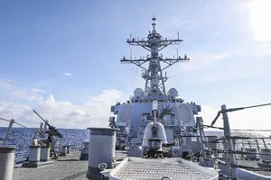 Tàu khu trục USS Benfold. Ảnh: HẢI QUÂN MỸ