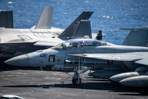 Chỉ huy nhóm tàu sân bay Carl Vinson lên tiếng về sự hiện diện tại Biển Đông. Ảnh: HẢI QUÂN MỸ