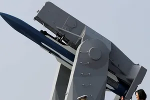 Nhà lãnh đạo Đài Loan Thái Anh Văn trên khinh hạm PFG-1112 Ming Chuan. Ảnh: REUTERS