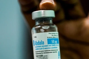 Cuba đặt mục tiêu tiêm chủng đầy đủ cho 90% dân số vào tháng 12. Ảnh: REUTERS