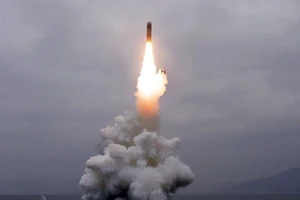 Triều Tiên xác nhận thử tên lửa đạn đạo phóng từ tàu ngầm. Ảnh: KCNA