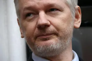 Luật sư Mỹ đảm bảo với tòa án Anh sẽ dẫn độ an toàn nhà sáng lập Wikileaks. Ảnh: CNN