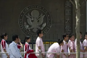 Trung Quốc ra cảnh báo về việc công dân du học tại Mỹ bị 'quấy rối, thẩm vấn'. Ảnh: AP