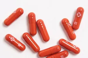 Anh phê chuẩn thuốc uống dạng viên điều trị COVID-19 molnupiravir của Merck. Ảnh: REUTERS