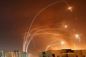 Hệ thống phòng không Vòm Sắt của Israel. Ảnh: WSJ