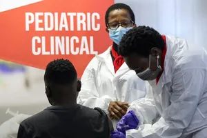 Nam Phi: Trẻ sơ sinh nhập viện vì Omicron tăng, chuyên gia nói 'đừng hoảng sợ'. Ảnh: REUTERS