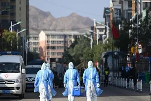 Nhân viên y tế tại Trung Quốc. Ảnh: BLOOMBERG