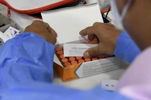 Singapore khuyến khích người đã tiêm 2 mũi Sinovac tiêm mũi 3 không cần hẹn lịch. Ảnh: STRAITS TIMES