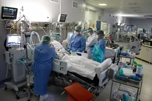 Phát hiện gen có thể làm tăng gấp đôi nguy cơ mắc COVID-19 nặng. Ảnh: REUTERS