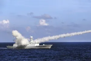 Biển Đông: Trung Quốc thông báo tập trận hơn 1 tuần gần bờ biển Việt Nam. Ảnh: XINHUA