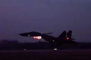 Đằng sau việc Trung Quốc tập trận ngày lẫn đêm dọc biển Hoa Đông, Biển Đông. Ảnh: CCTV